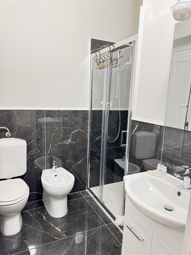 Bathroom 2, Cattaleya Rooms, Florence