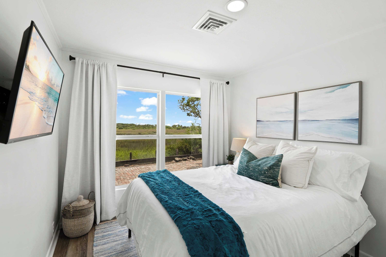 Room 5, Waterfront Serenity Steps to Beach Fire Pit BBQ, Saint Johns
