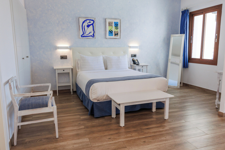 Bedroom 3, Apartamentos Bergantin Menorca Club, Baleares