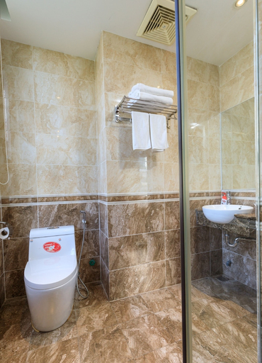 Bathroom 2, Yolowa Hotel, Cầu Giấy