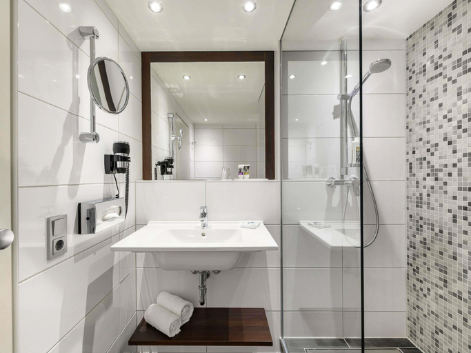 Bathroom 4, Mercure Hotel Duisburg City, Duisburg