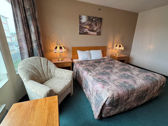 Bedroom 2, Western Budget Motel Whitecourt 3, Division No. 13