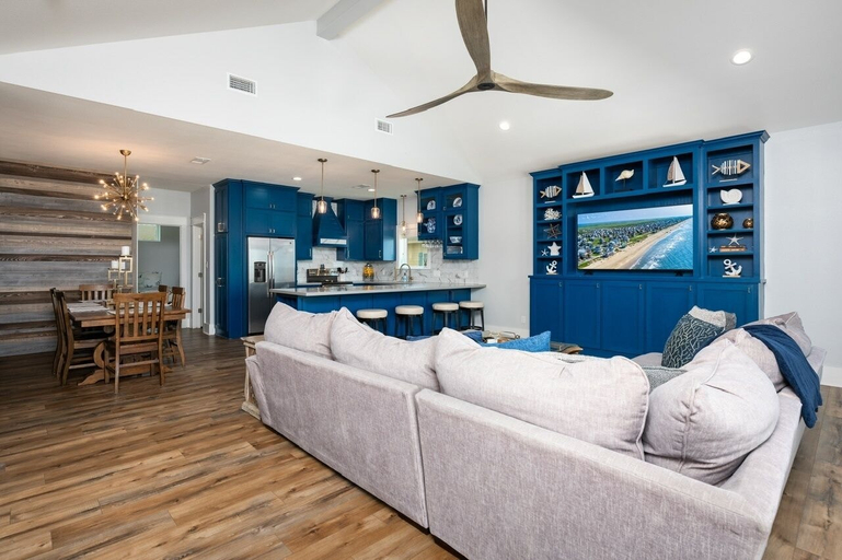 Living area 2, Deja Blue 2 3 Bedroom Home, Galveston