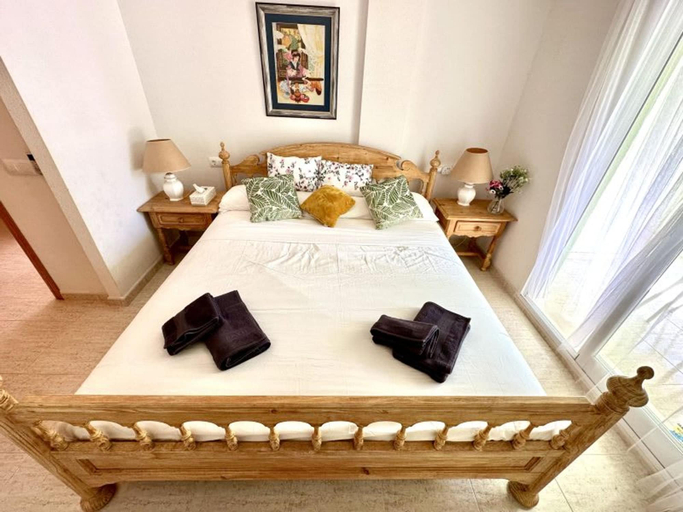 Room 4, Three Bedroom Apartment Prime Javea Location, Alicante