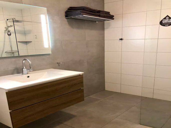 Bathroom 3, Lodge Located on the Church Square, Veere