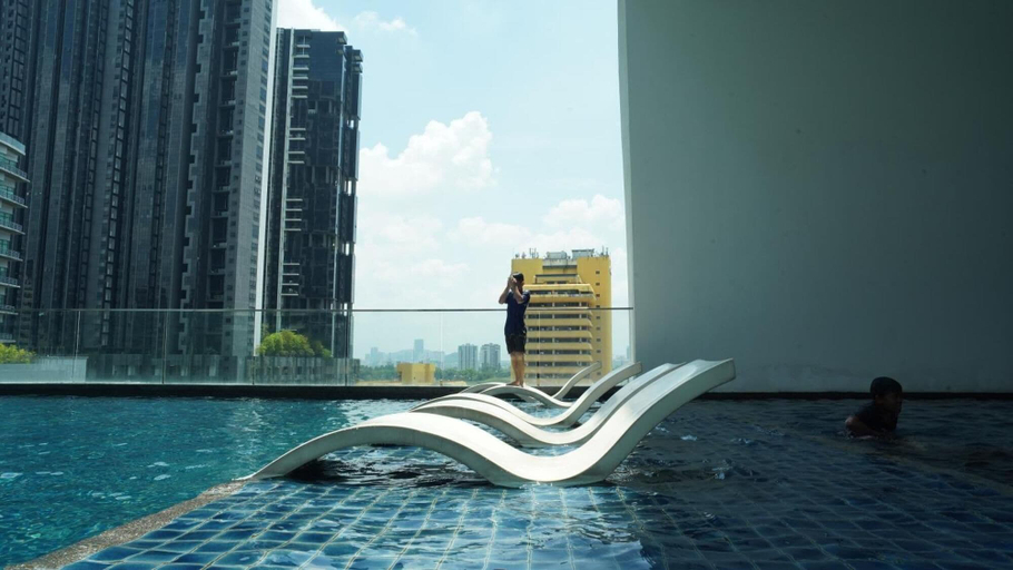 Infinity pool 4, Reizz Residence by Perkasa Ikon, Gombak