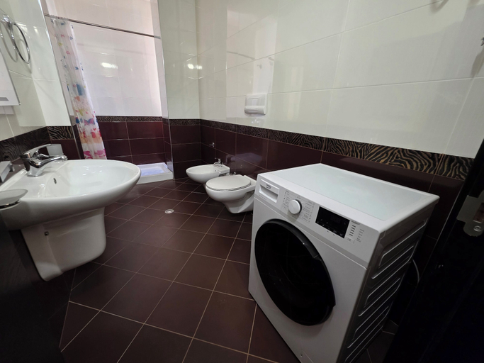 Bathroom 5, Thomas K Veranda Apartment, Vlorës