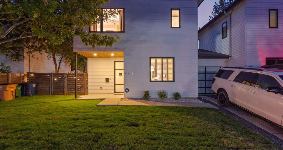 Room 3, Spacious 5BR Austin Home With Backyard Fire Pit, Travis