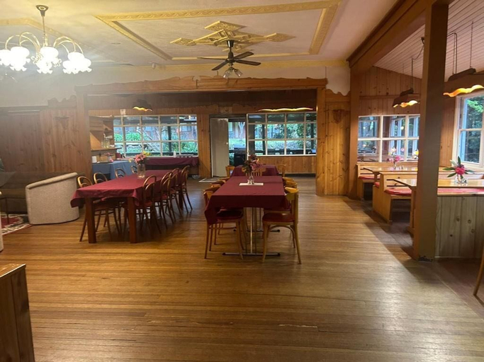 Food & Drinks 5, Green Gables Motel, Yarra Ranges - Central