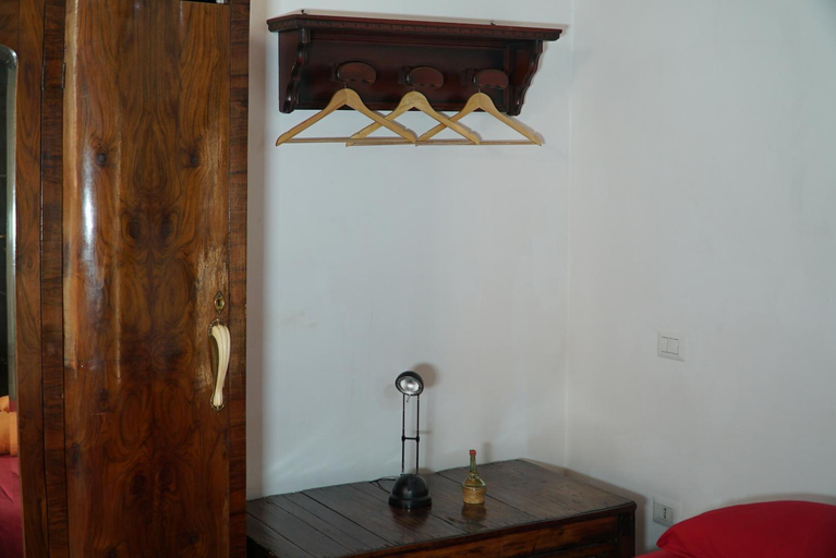 Others 5, B&B Cappotto civico 48, Napoli