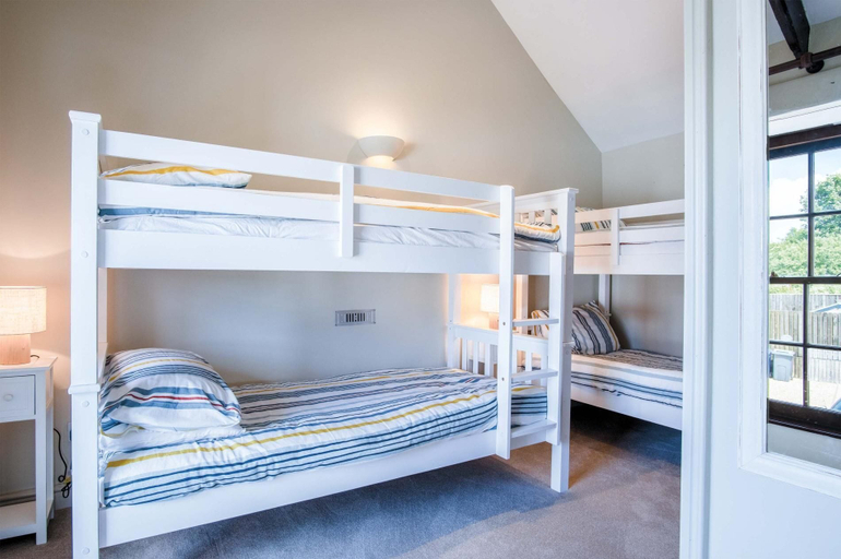 Others 3, Tregoyr - 3 Bedroom Holiday Home - St Florence, Pembrokeshire