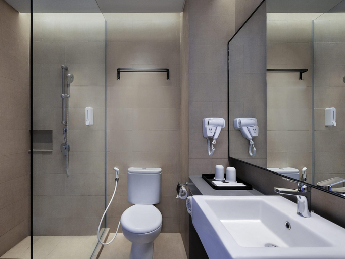 Bathroom 4, ibis Surabaya Tidar, Surabaya