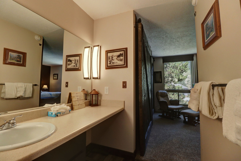 Bathroom 4, Orofino Dillon 104 2 Bedroom Condo by RedAwning, Summit