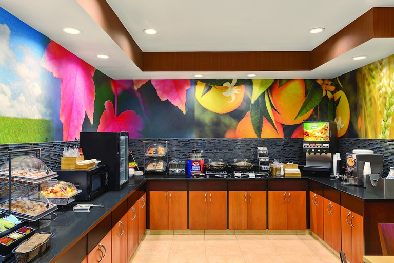 Food & Drinks 4, SureStay by Best Western Mount Pleasant Racine, Racine
