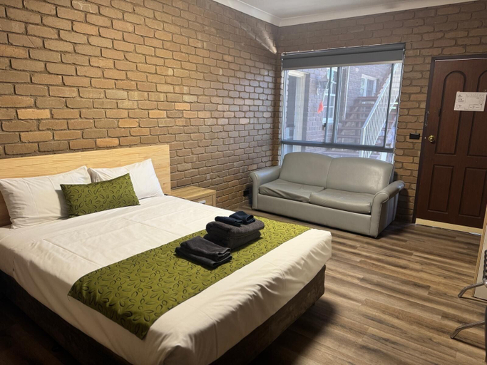 Bedroom 3, Albury Classic Motor Inn, Albury