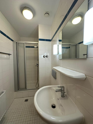 Bathroom 2, Ar Airport Hotel Rüsselsheim, Groß-Gerau