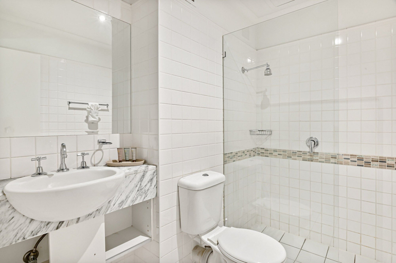 Bathroom, Inner-city Studio - Walk to Everything!, Melbourne