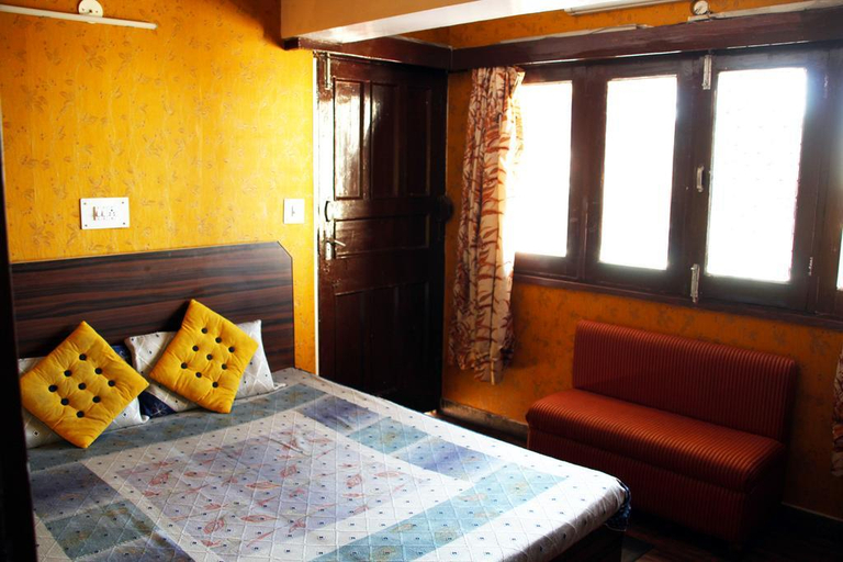 Bedroom, Hotel Samrat Regency, Shimla
