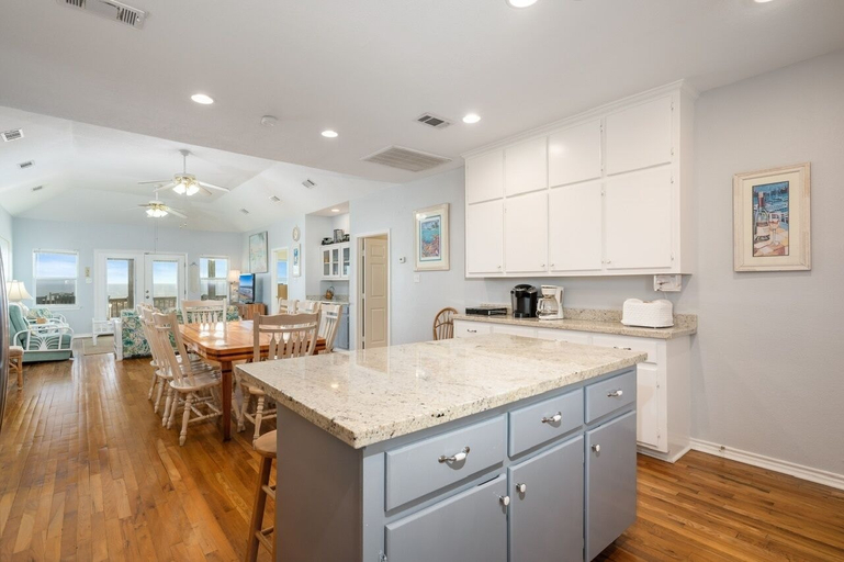 Dining 5, Lotz A View 4 Bedroom Home, Galveston