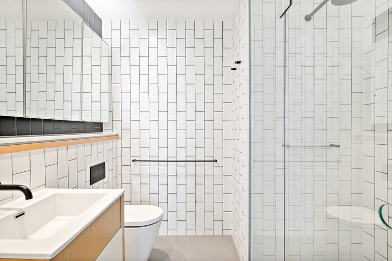 Bathroom 4, Bright 2-bed Retreat With Pool, Gym & Sauna Access, Melbourne