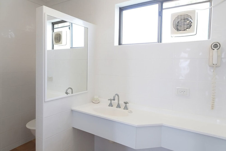 Bathroom 3, Busselton Motel, Busselton