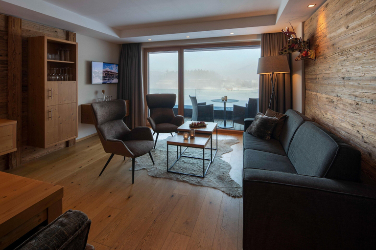 Living room, Luxurious Apartment on the Golf Course, Kitzbühel