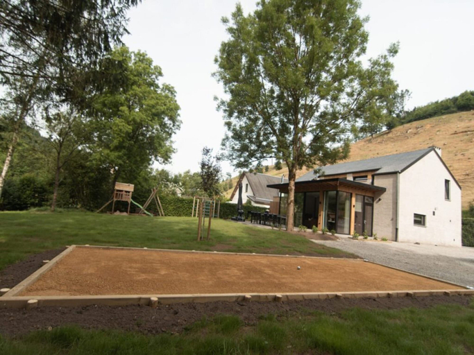 Sport court, Holiday Home With Garden in Vieuxville, Liège
