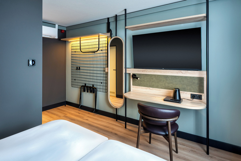 Bedroom 2, Radisson Hotel Düsseldorf City Center, Düsseldorf