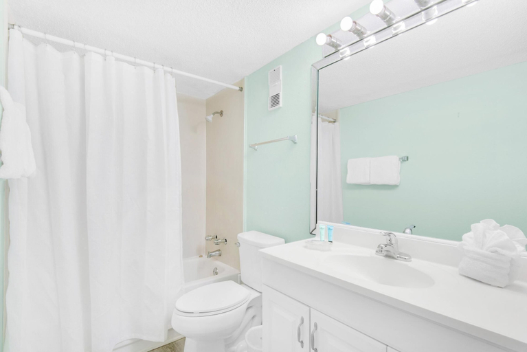 Bathroom, Island Echos #4D, Okaloosa