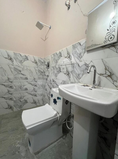 Bathroom 3, Shree Hari palace, Mathura