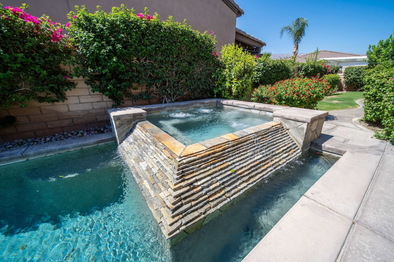 Room 2, Private Pool Spa Mountain Views in Gated La Qui, Riverside