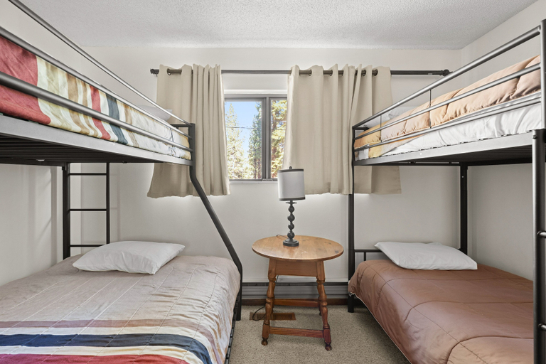 Room 4, Golden Dust 3 Bedroom Home by RedAwning, El Dorado