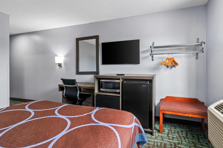 Bedroom 3, Rodeway Inn Delmont, Westmoreland
