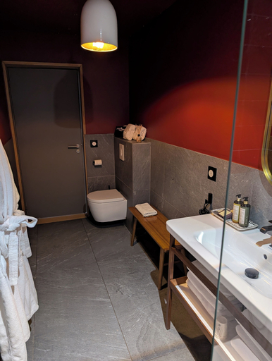 Bathroom 2, Night Experience By Zoo Bordeaux Pessac, Gironde