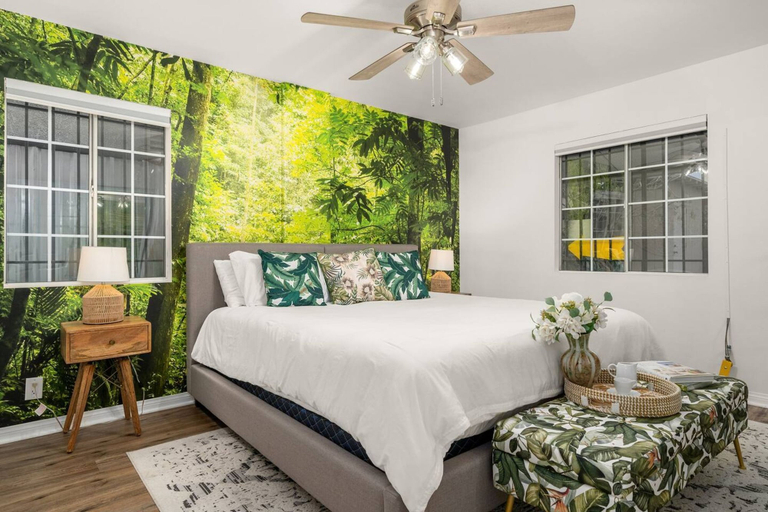 Room 4, The Avalon - Modern Colorful w Private Parking, Los Angeles
