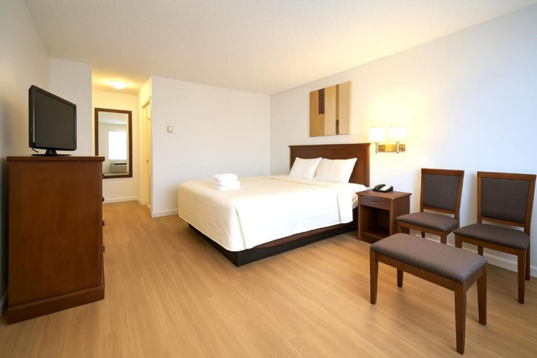 Bedroom 2, Midtown Premium, Division No. 11