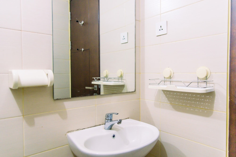 Bathroom 4, Stunning and Comfy 2BR (No Kitchen) at Sky Terrace Apartment, Jakarta Barat