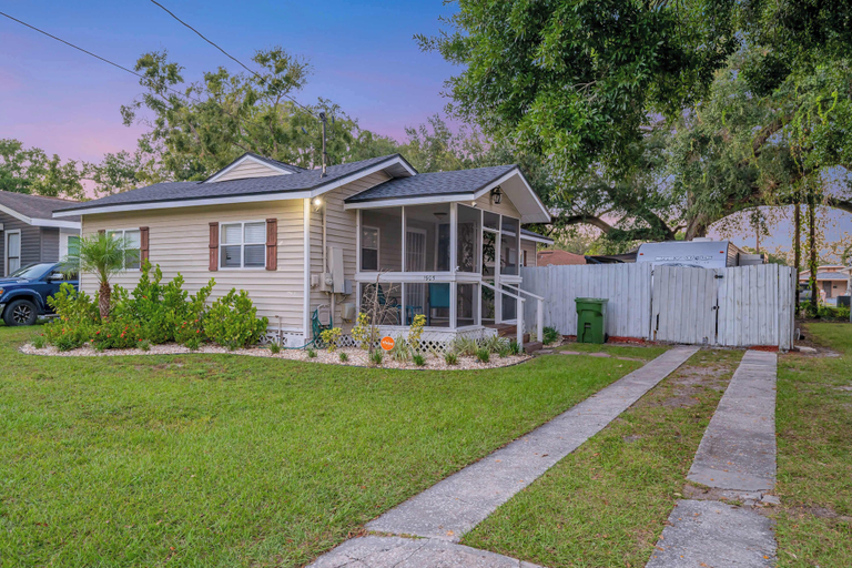 Room 4, Family Pet Friendly Getaway With Porch Fire Pit Yard, Hillsborough