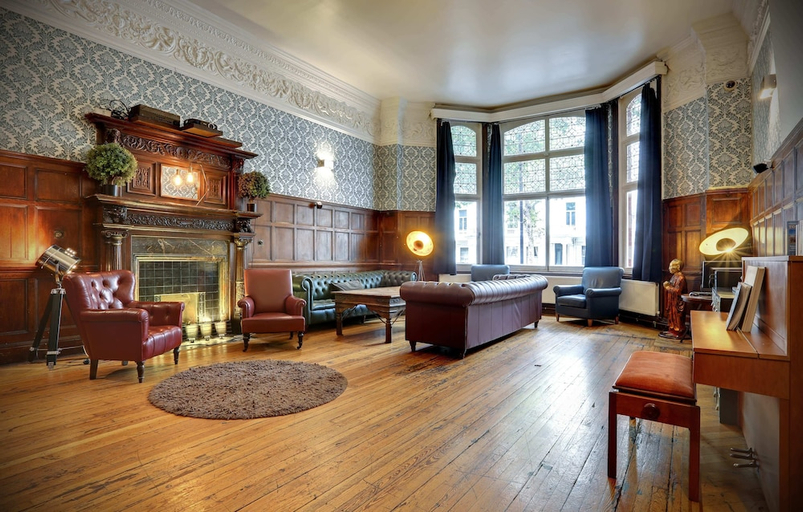 Public Area, Astor Hyde Park – 18 to 40 years, London