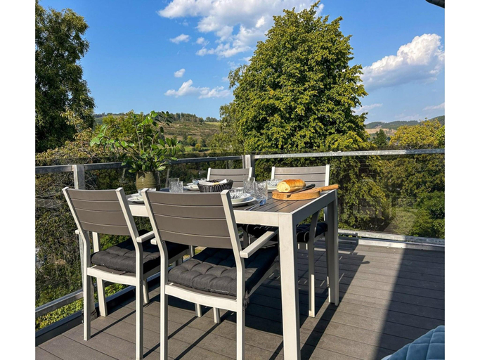 2, moderne Ferienwohnung mit Balkon in Zuschen, Hochsauerlandkreis