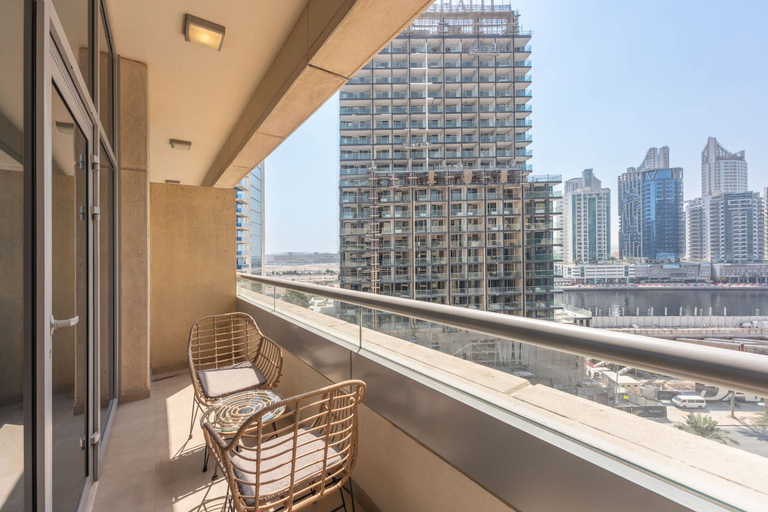 Room 4, Minimalist and Modern Studio in Business Bay, Dubai