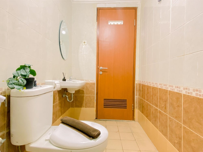 Bathroom 5, Pleasureable Studio (No Kitchen) At Grand Palace Kemayoran Apartment, Jakarta Pusat