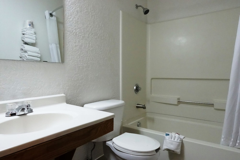 Bathroom 3, Super 8 By Wyndham Regina, Division No. 6