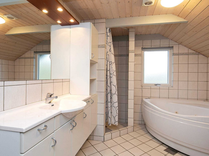 Bathroom 5, 4 Star Holiday Home in Ringkobing, Ringkøbing-Skjern