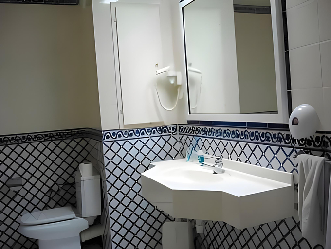Bathroom 5, Hôtel Ibn Khaldoun, Bab Bhar