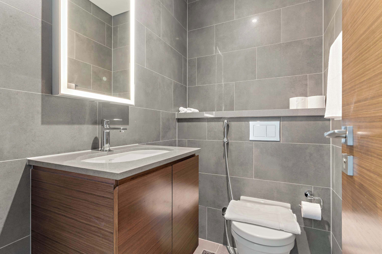 Room 5, Spacious 2BR in The Crest With Pool and gym, Dubai