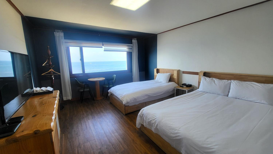 Bedroom 2, Fantastic Ocean View Sydney Hotel, Jeju