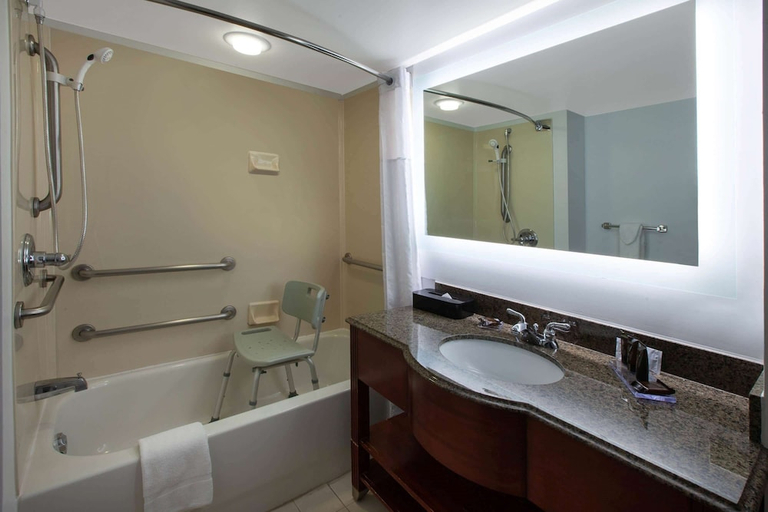 Bathroom 4, Wingate by Wyndham Oklahoma City/Airport, Oklahoma
