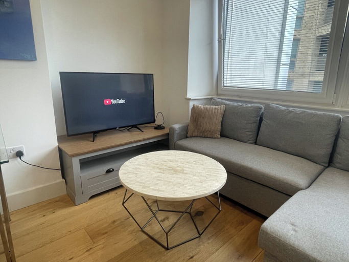 Living area 3, Modern Flat/central Croydon/sleeps 4/free Parking, London