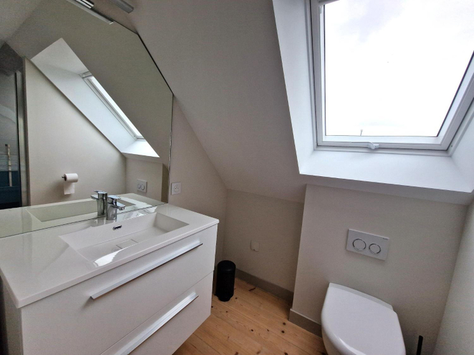 Bathroom 3, Holiday Home in Plougasnou near Guerzit Beach, Finistère